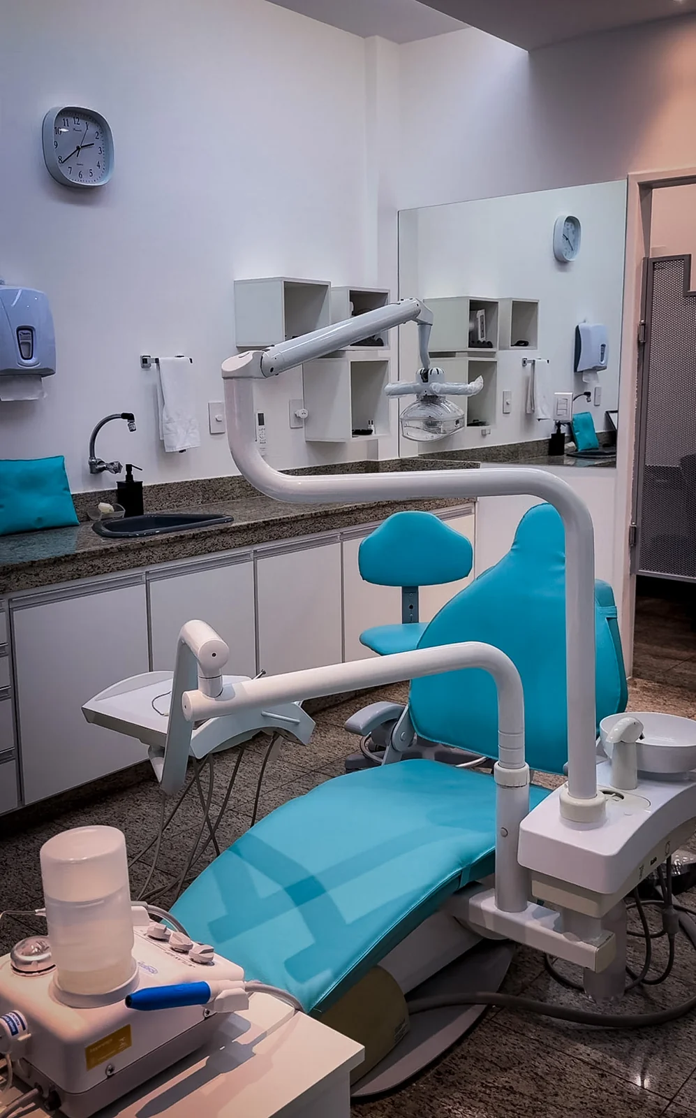 Cadeira e equipamentos odontológicos